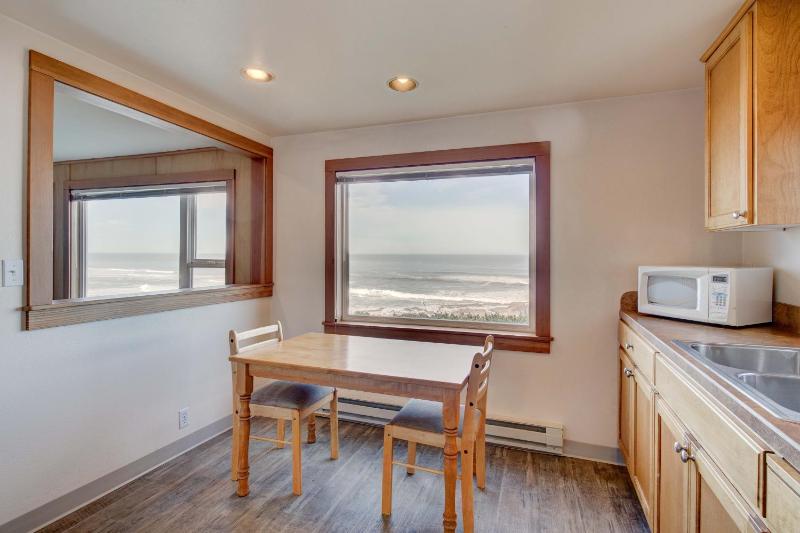 Ester Lee Oceanview Inn - image 7