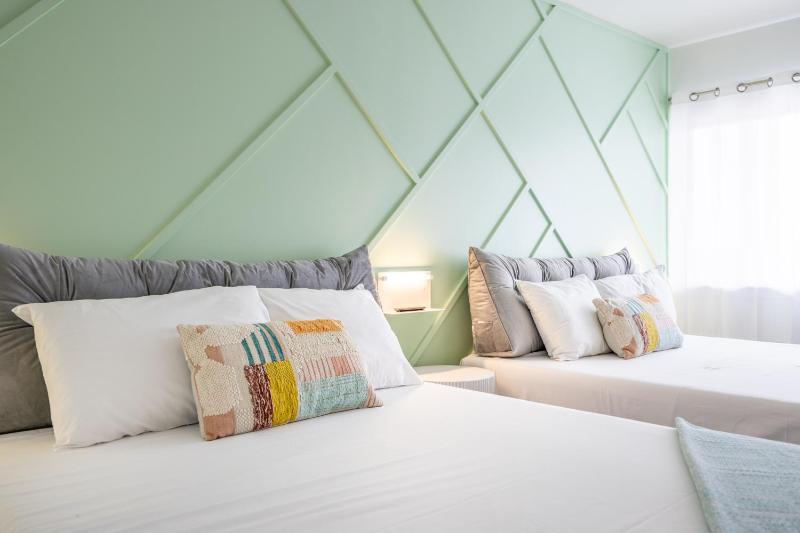 Standard Queen Room with Two Queen Beds image 3
