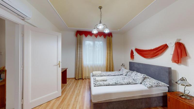 Apartment 6 Adults image 4