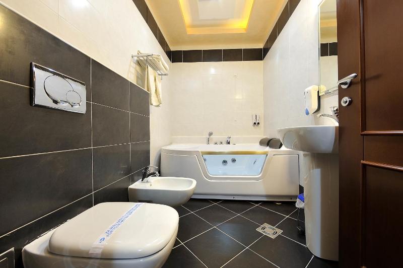 Comfort Double Room with Spa Bath image 1