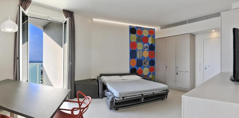 Deluxe One-Bedroom Apartment image 3