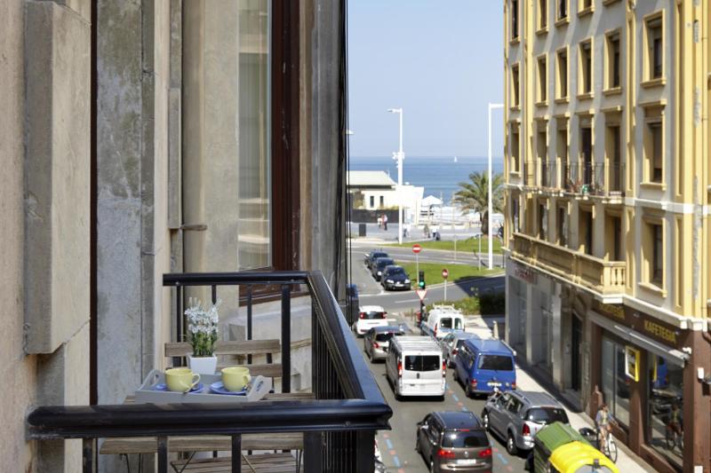 Zurriola Zinema by FeelFree Rentals - image 7