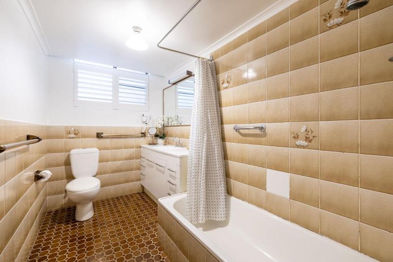 14 The Dunes large unit with pool tennis court and directly across from Fingal beach - image 11