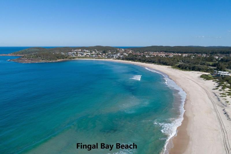 14 The Dunes large unit with pool tennis court and directly across from Fingal beach - image 4