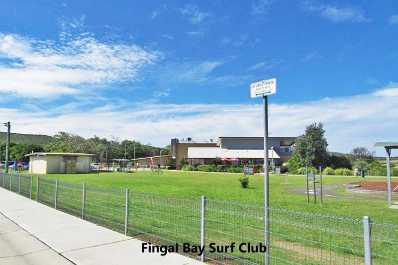 14 The Dunes large unit with pool tennis court and directly across from Fingal beach - image 3