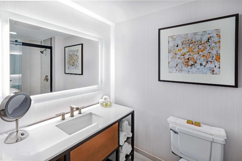 King Room image 3