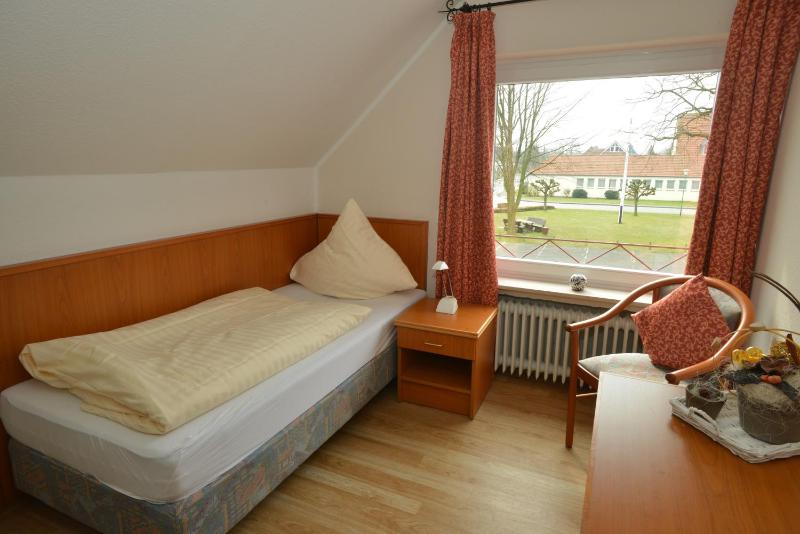 Single Room image 3
