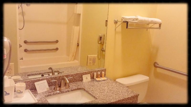Queen Room with Two Queen Beds - Disability Access/Non-Smoking image 3