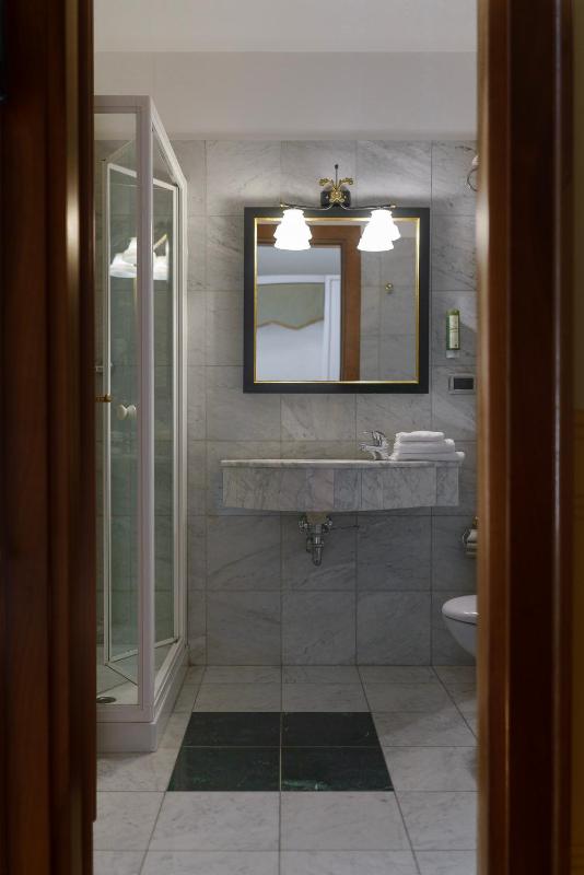 Double or Twin Room with Garden View image 3