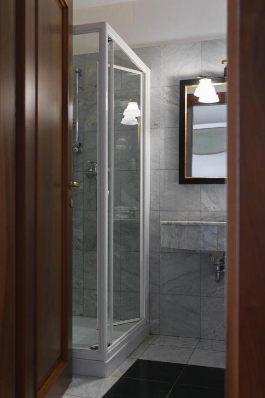 Double or Twin Room with Garden View image 4