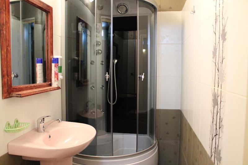 Single Room with Shower image 2