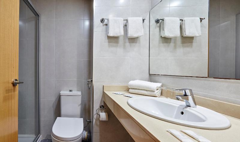 Double or Twin Room image 4