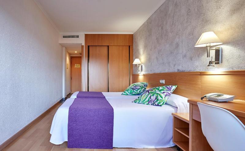 Double or Twin Room image 3