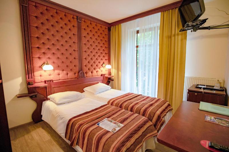 Standard Double Room image 3