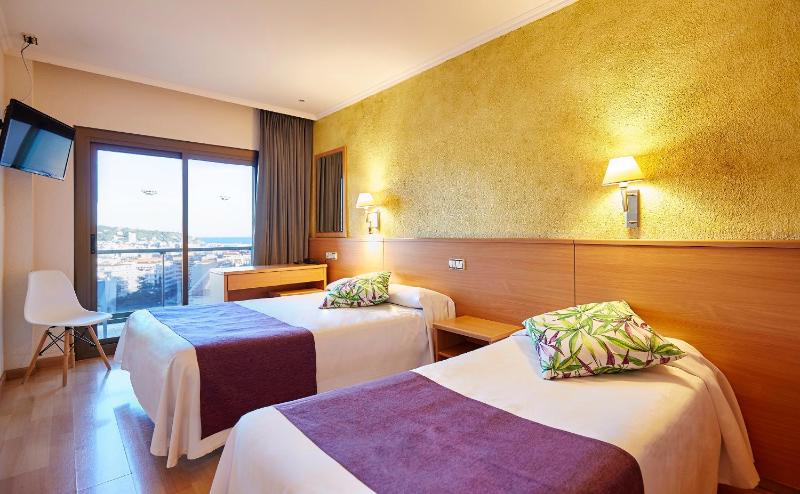 Double or Twin Room with Extra Bed (3 Adults) image 4