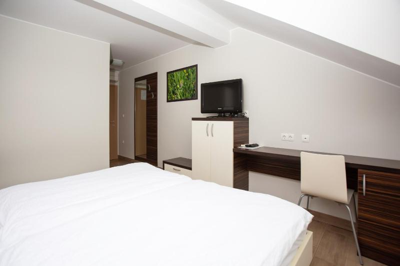 Double Room image 4