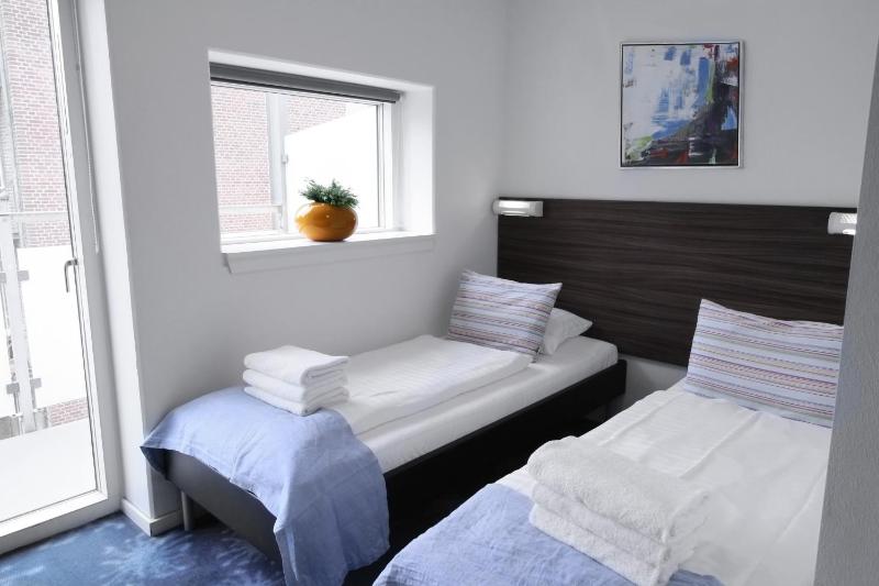 Twin Room with Balcony image 1