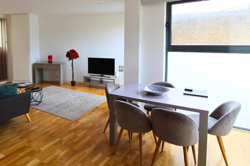 One-Bedroom Apartment image 4