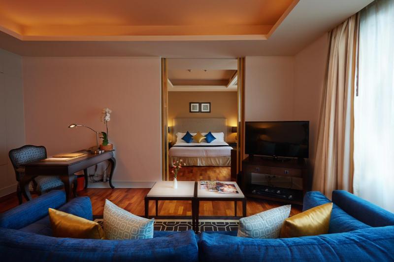 Superior One-Bedroom image 4