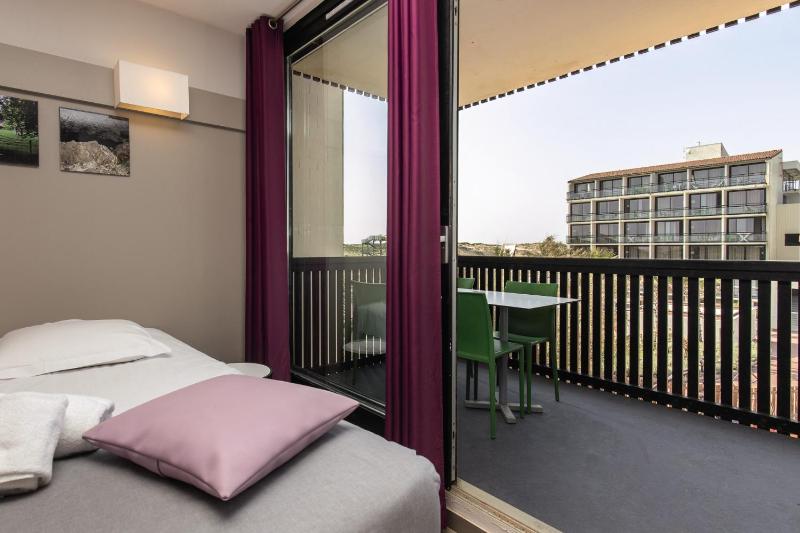 One-Bedroom Apartment image 3