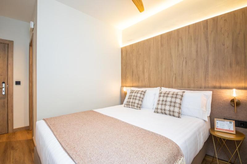 Deluxe Room image 4