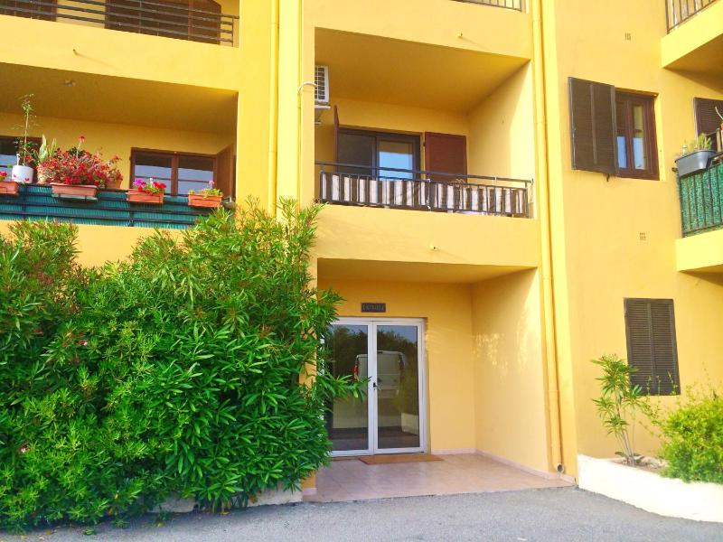 Studio with Sea View image 3