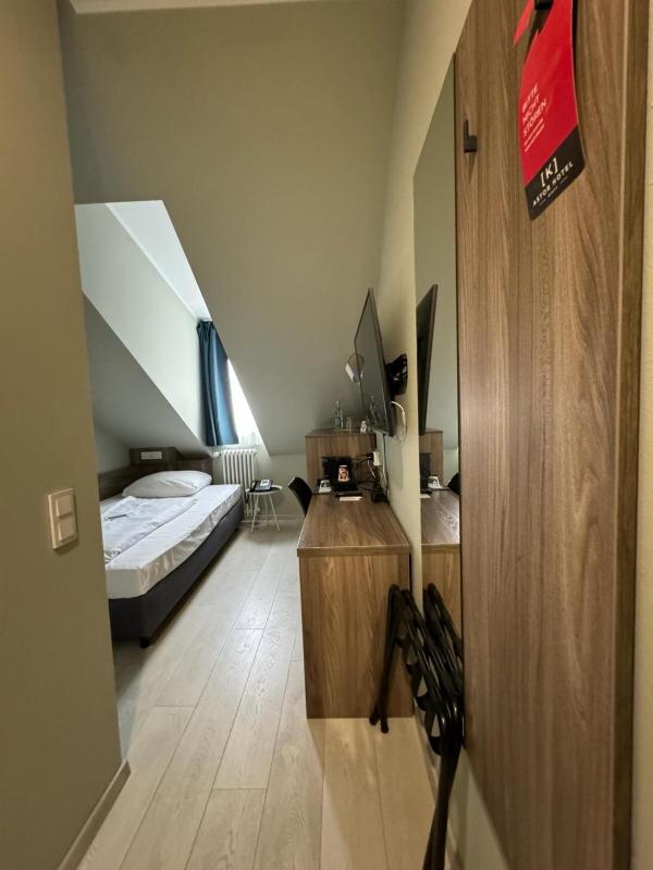 Single Room image 3