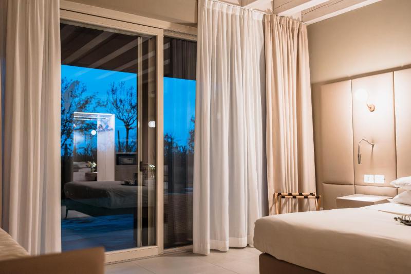 Superior Double Room image 4