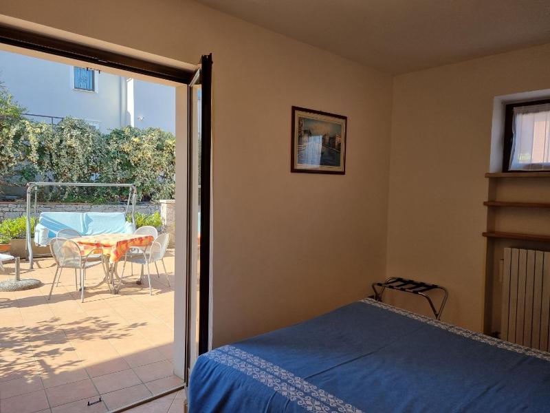 One-Bedroom Apartment image 2