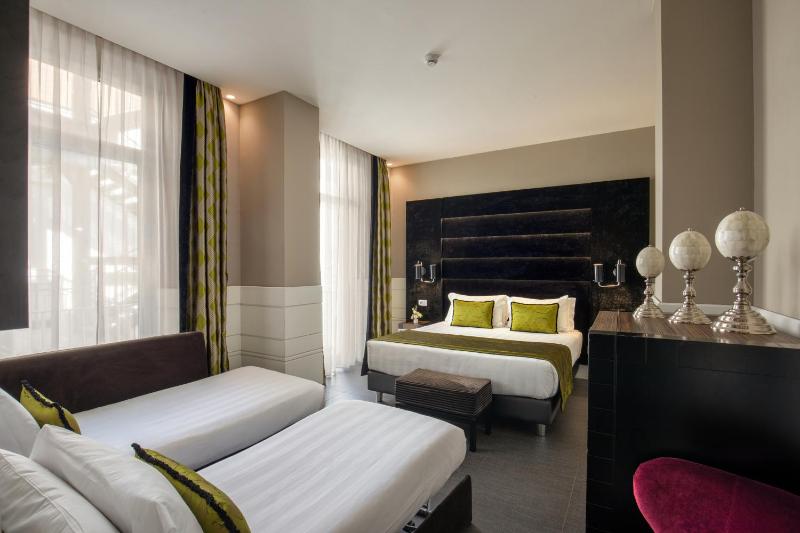 Family Quadruple Room image 3