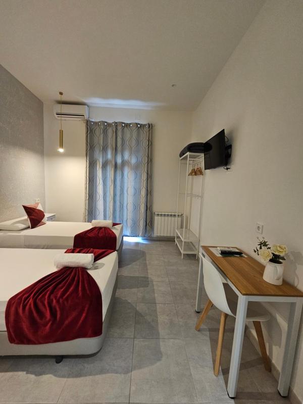 Superior Twin Room with City View image 2