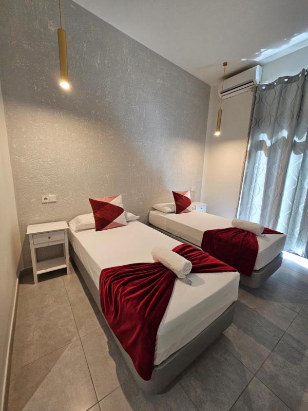 Superior Twin Room with City View image 1