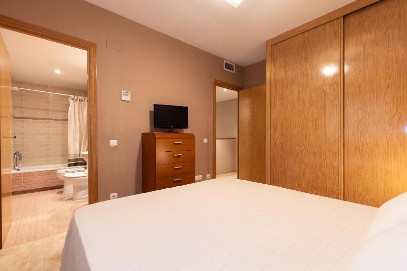 UHC GOLDEN PINEDA APARTMENTS - image 10