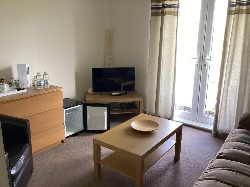 One-Bedroom Suite image 2
