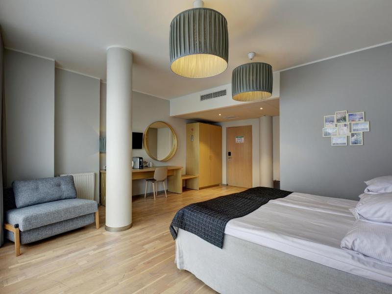Deluxe Double or Twin Room image 2