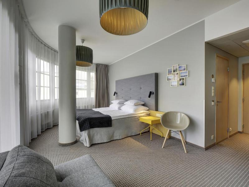 Deluxe Double or Twin Room image 3