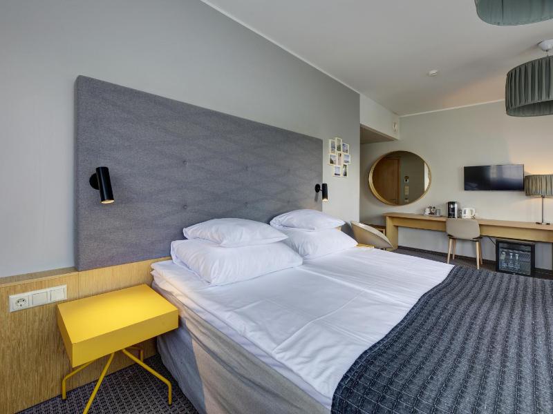 Deluxe Double or Twin Room image 1