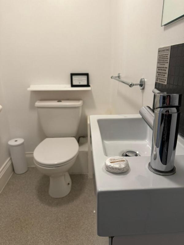 Single Room image 4