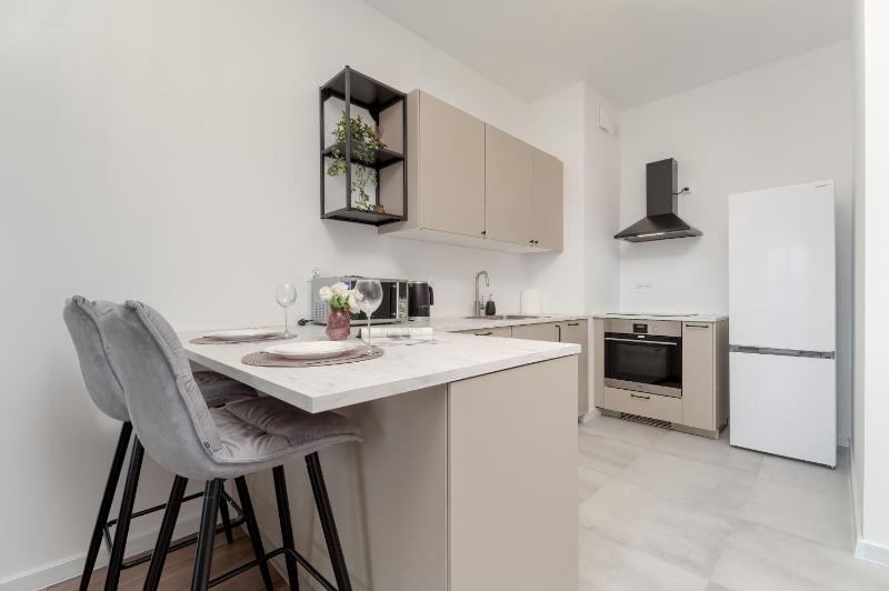 Cosy Apartment with Balcony in Rzeszów by Noclegi Renters - image 9