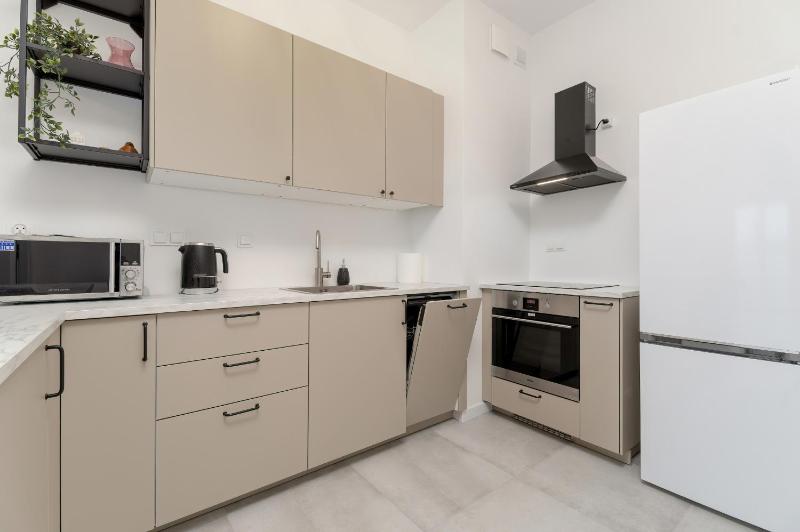 Cosy Apartment with Balcony in Rzeszów by Noclegi Renters - image 11