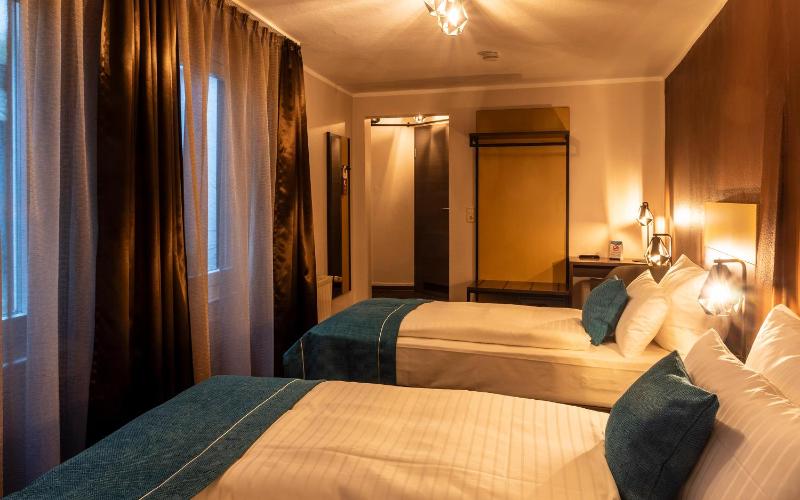 Standard Twin Room image 1