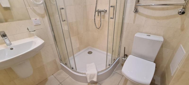 Double or Twin Room image 3