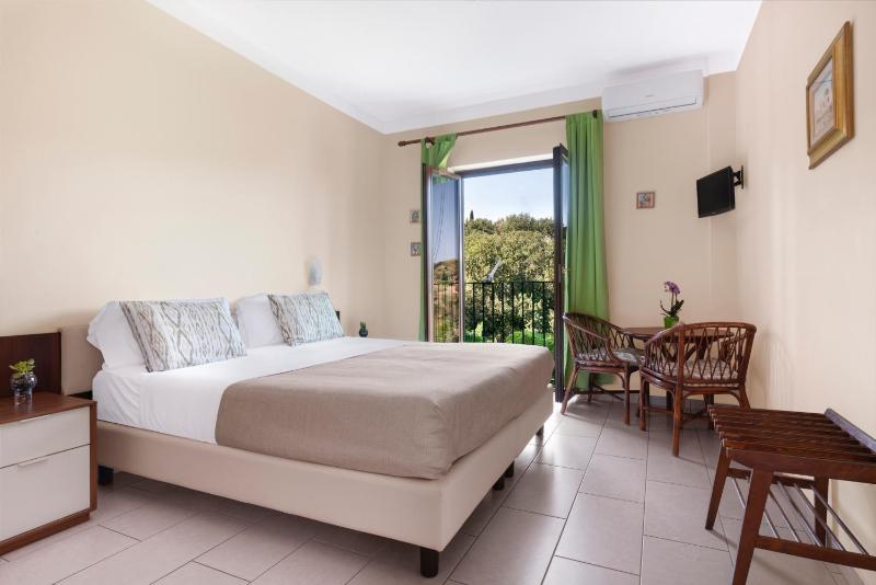 Double Room with Garden View image 1