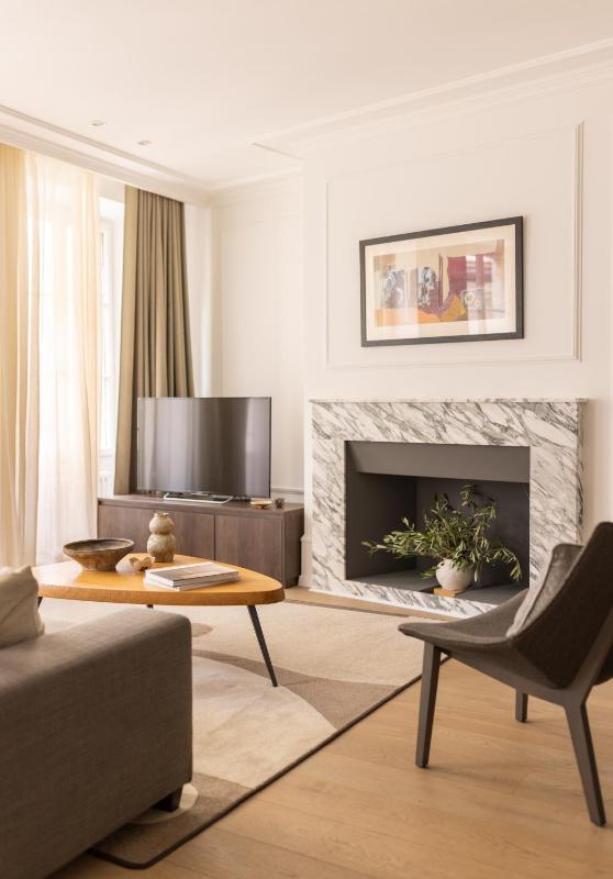 Deluxe One-Bedroom Apartment With  Old Town View image 1