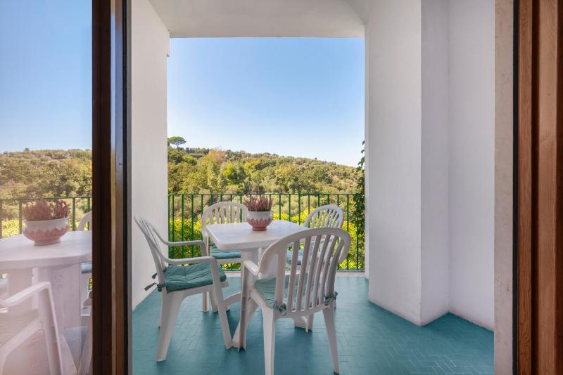 Triple Room with Balcony image 2