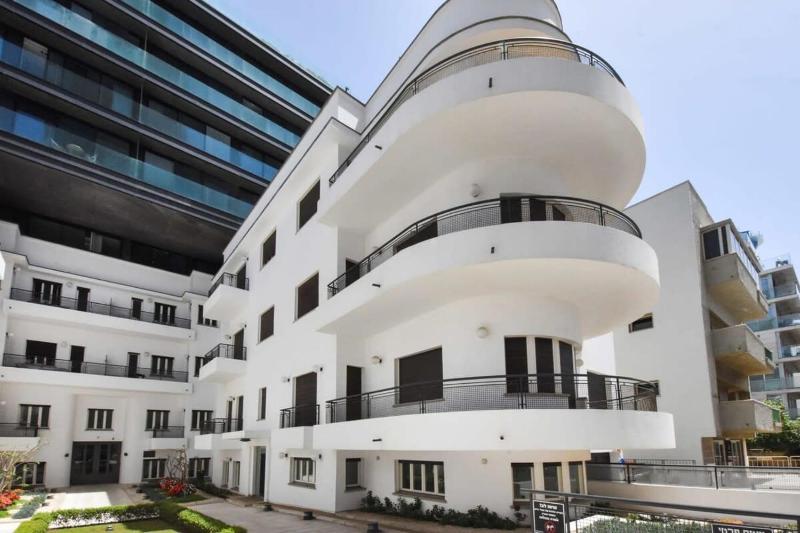 Luxury 2BR Bauhaus on the beach by HolyGuest - image 8