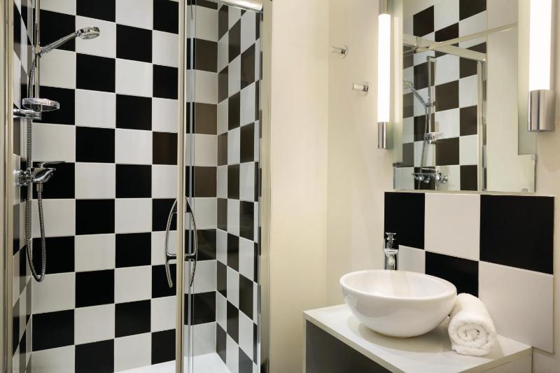 Deluxe Double Room image 2