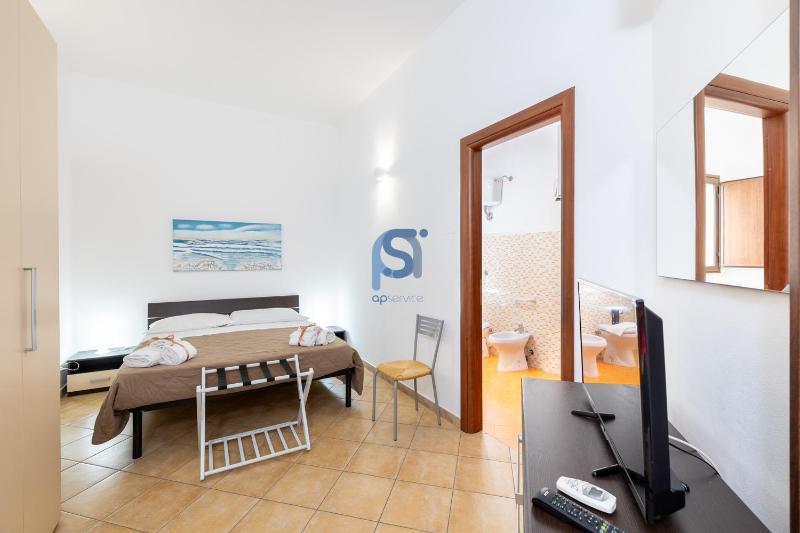 Ni Ni Apartments - Self Check in - image 32