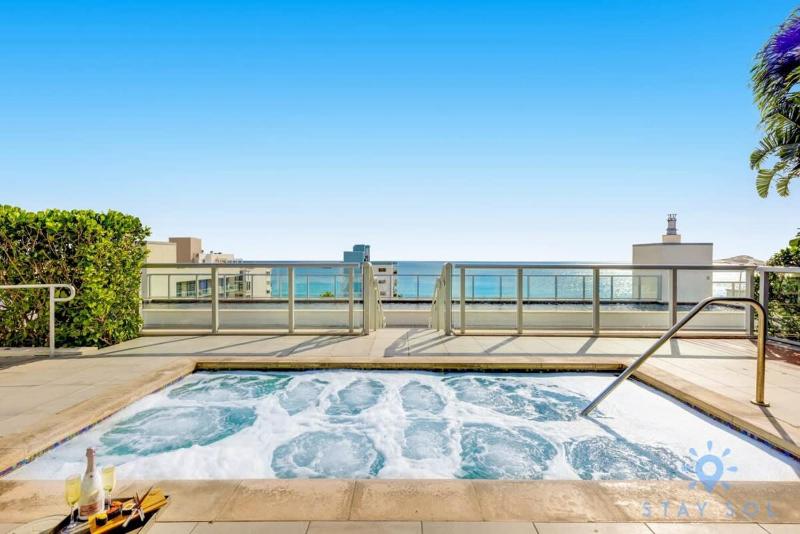 Worth Traveling Hot tub & Unique Rooftop pool - image 25