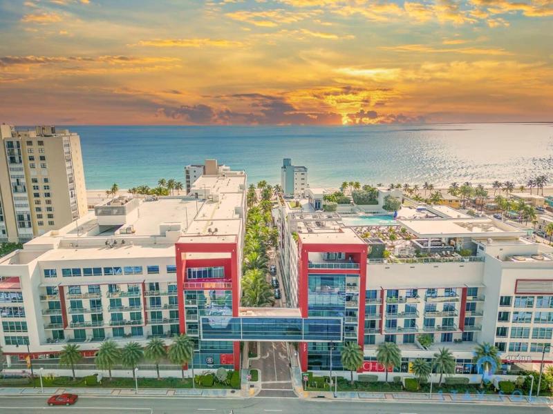 Worth Traveling Hot tub & Unique Rooftop pool - image 10